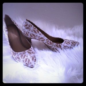 Size 6.5 Antonio Melani two tone heels!